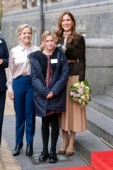 Royal Style: Welcome to the Court of the Dragon Queen!