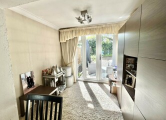 How to use the extended lounge diner space opening to the back garden