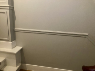 Should dado rail follow floor or ceiling?