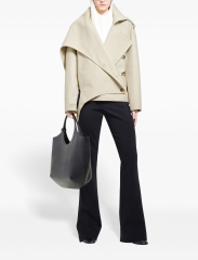 Les Parisiennes des Mamansnet: It's French charm, you know, beheaded people, red wine and blood all over the place - it's romantic, it's normal.