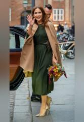 Royal Style: Welcome to the Court of the Dragon Queen!