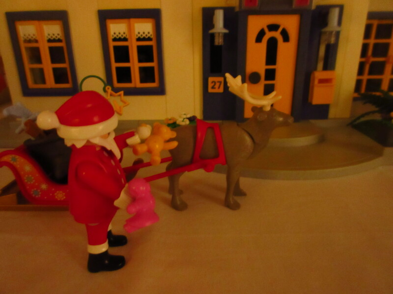 It's advent for the Playmobil people in our house...