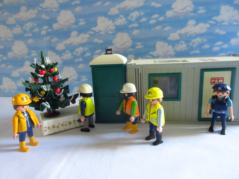 It's advent for the Playmobil people in our house...