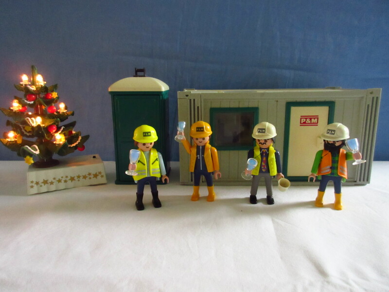 It's advent for the Playmobil people in our house...