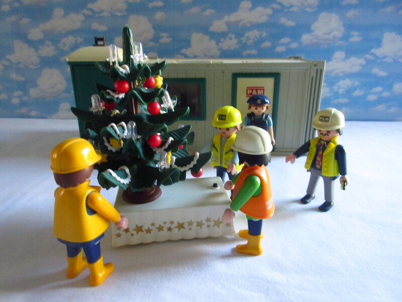 It's advent for the Playmobil people in our house...