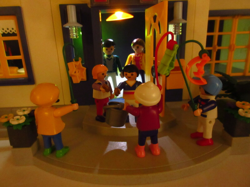 It's advent for the Playmobil people in our house...