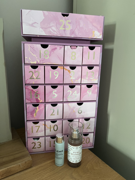 General “Waifs and Strays” Beauty Advent Calendar opening thread 2024