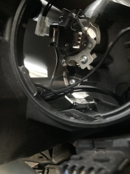 Replace a main headlight bulb - corsa