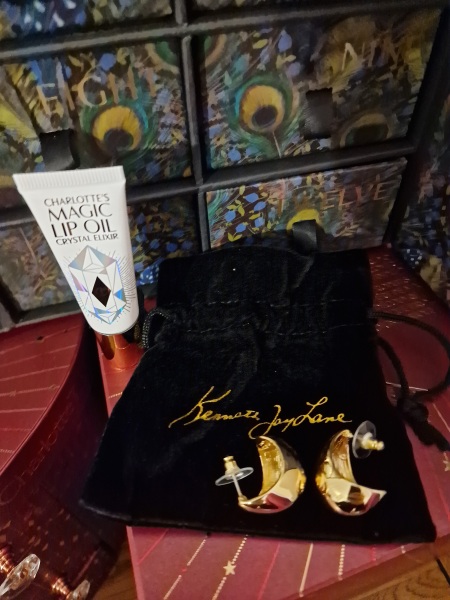 General “Waifs and Strays” Beauty Advent Calendar opening thread 2024 - Part 2.