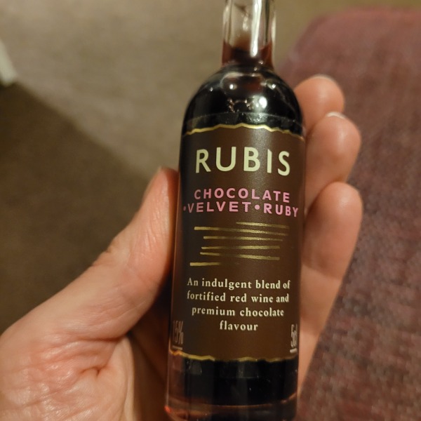 General “Waifs and Strays” Beauty Advent Calendar opening thread 2024