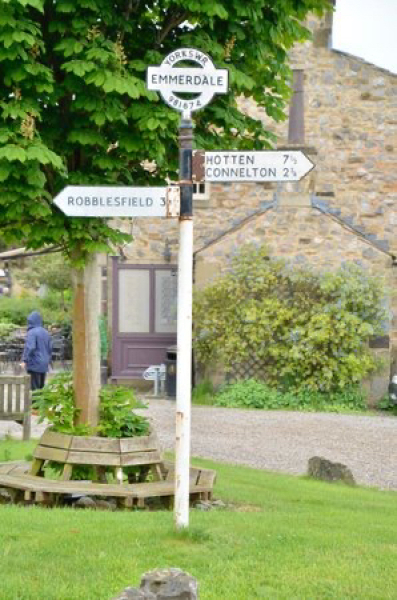 Emmerdale (ITV1 pace) - NO SPOILERS - Welcome to the International Depot of Despair