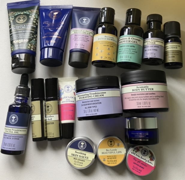 General “Waifs and Strays” Beauty Advent Calendar opening thread 2024