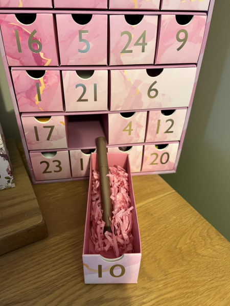 General “Waifs and Strays” Beauty Advent Calendar opening thread 2024