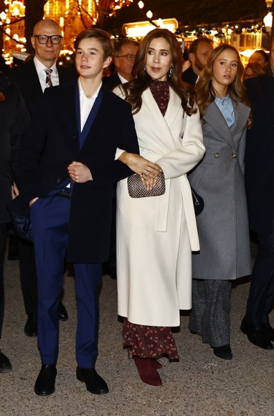 Royal Style: Welcome to the Court of the Dragon Queen!