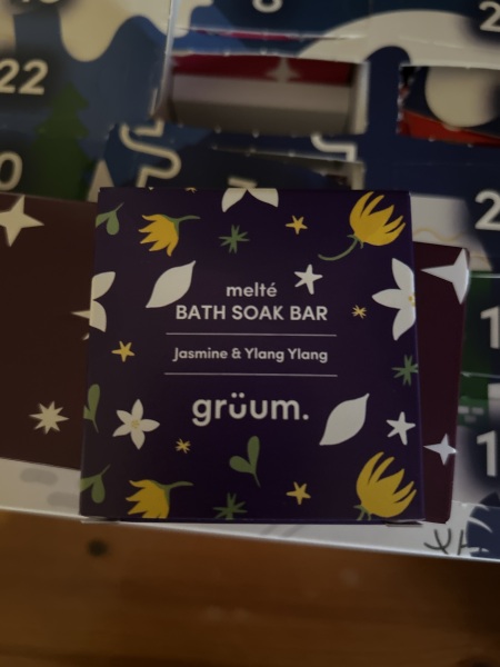 General “Waifs and Strays” Beauty Advent Calendar opening thread 2024