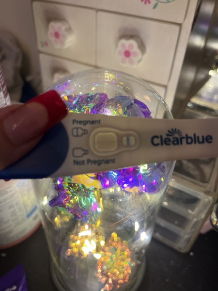 Line on Clearblue test going opposite way?