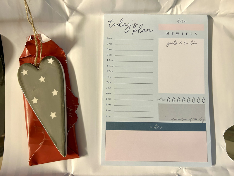 General “Waifs and Strays” Beauty Advent Calendar opening thread 2024