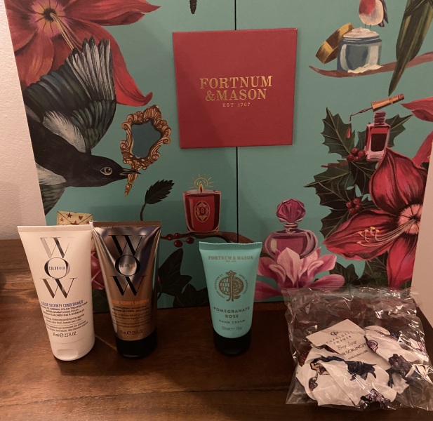 General “Waifs and Strays” Beauty Advent Calendar opening thread 2024