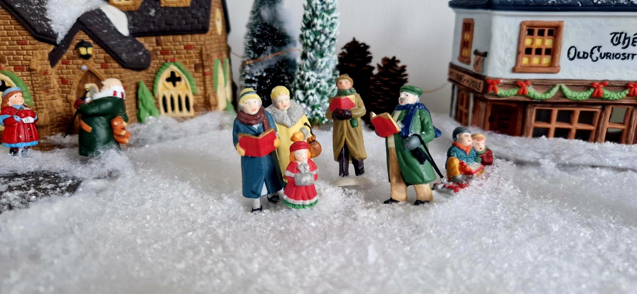 Did the UK ever succumb to the 90s US craze for Christmas villages?