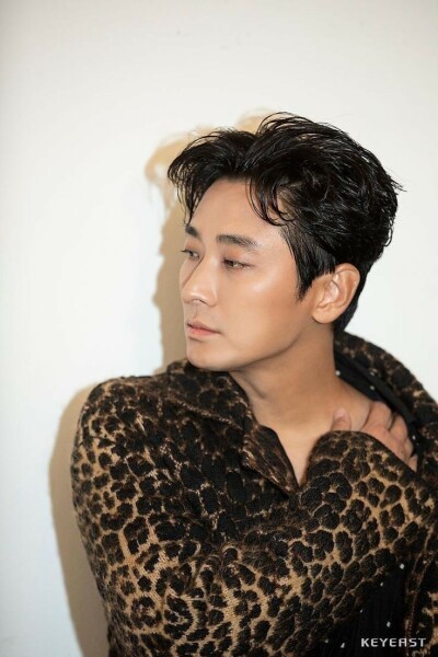 MsLatté’s Daebak Cybercafé (Kdrama addicts #47: Lee Min-Ho’s a no-show, Kim Soo-Hyun cried himself into a dry husk and a sweet mobster sausage supremo is currently charming the noonas. We continue our ongoing mission to spread Kdrama joy. 😘