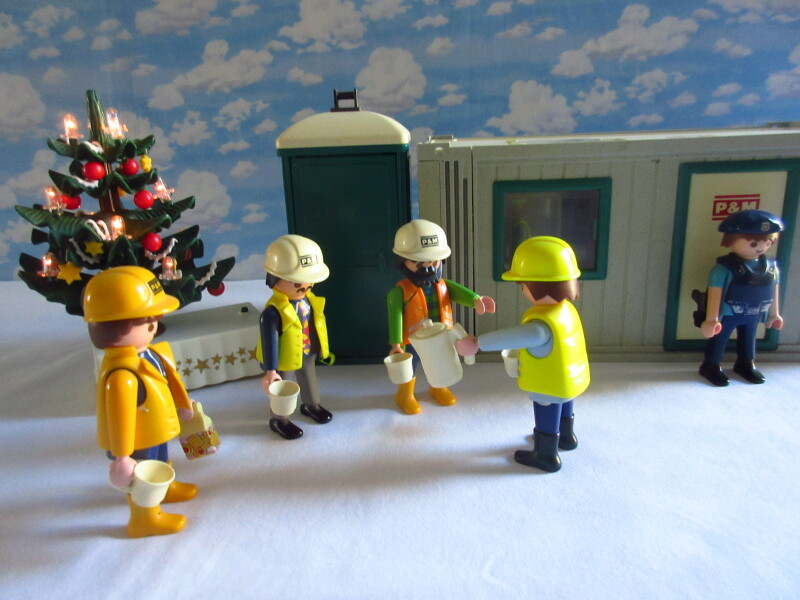 It's advent for the Playmobil people in our house...