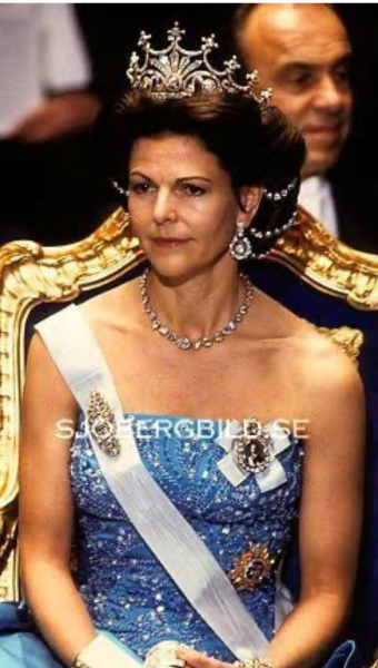 Royal Style: Welcome to the Court of the Dragon Queen!