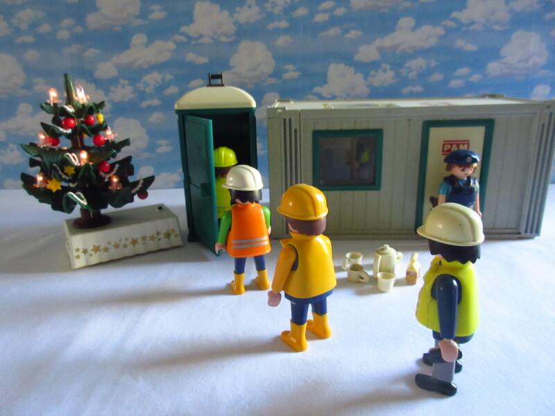 It's advent for the Playmobil people in our house...