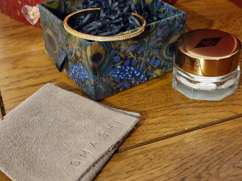 General “Waifs and Strays” Beauty Advent Calendar opening thread 2024