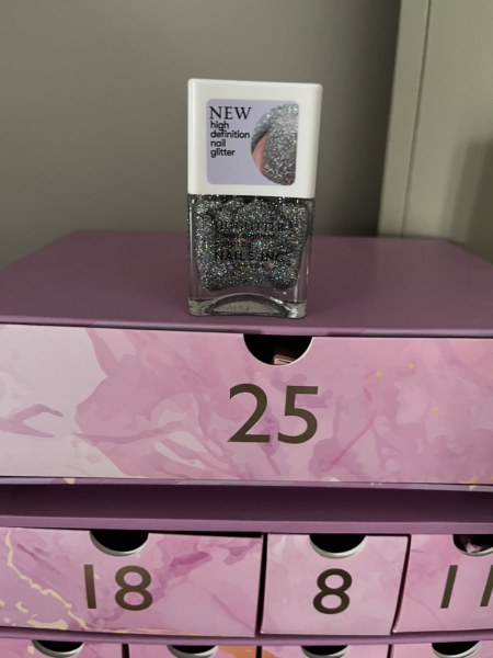 General “Waifs and Strays” Beauty Advent Calendar opening thread 2024