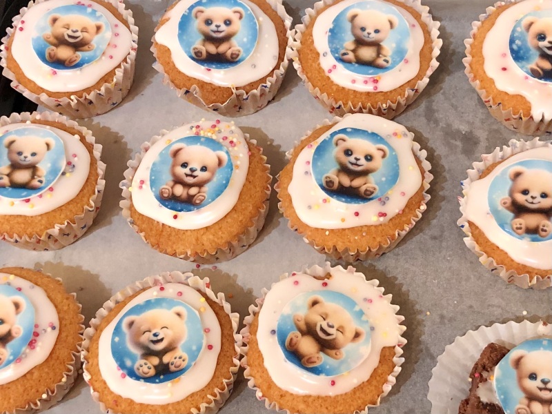 Decorate cupcakes for birthday party