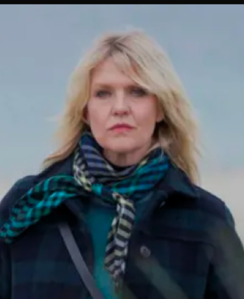 Ashley Jensen's coat in Shetland
