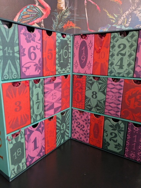 General “Waifs and Strays” Beauty Advent Calendar opening thread 2024