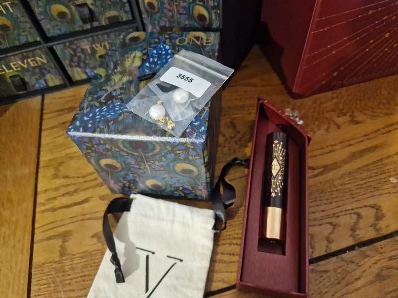 General “Waifs and Strays” Beauty Advent Calendar opening thread 2024