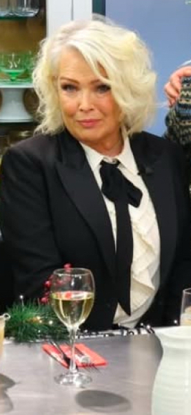Kim Wilde’s blouse on today’s James Martin TV show?