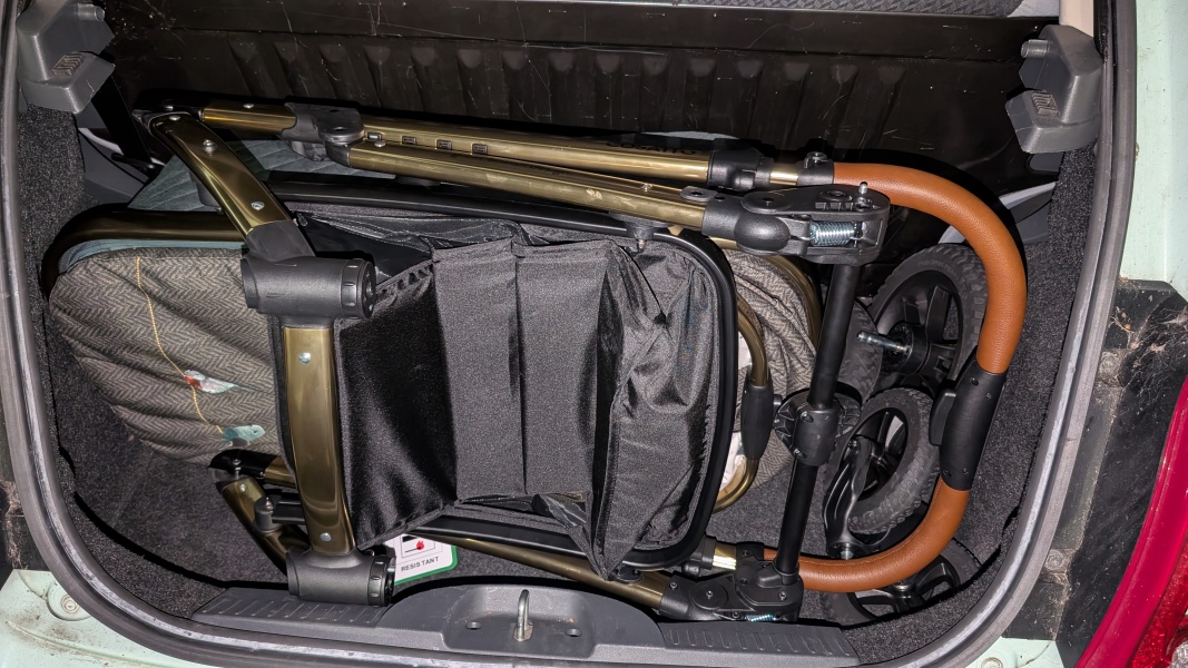 Folding Cosatto Wow 2 Pram for Fiat 500