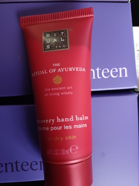 General “Waifs and Strays” Beauty Advent Calendar opening thread 2024