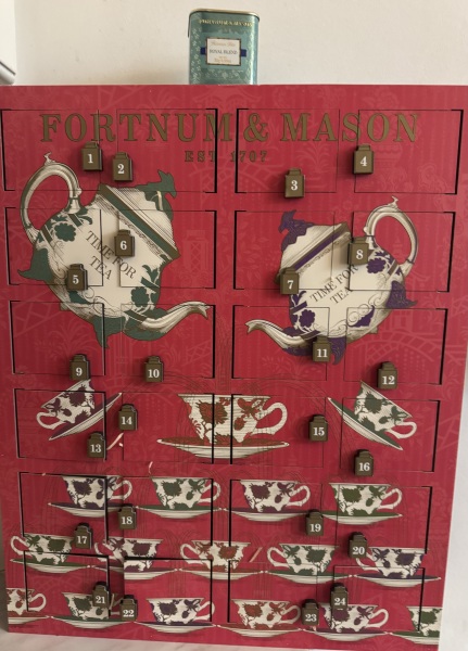 General “Waifs and Strays” Beauty Advent Calendar opening thread 2024