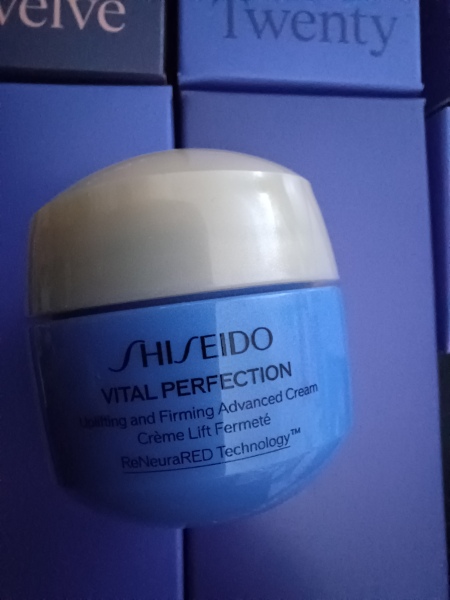 General “Waifs and Strays” Beauty Advent Calendar opening thread 2024