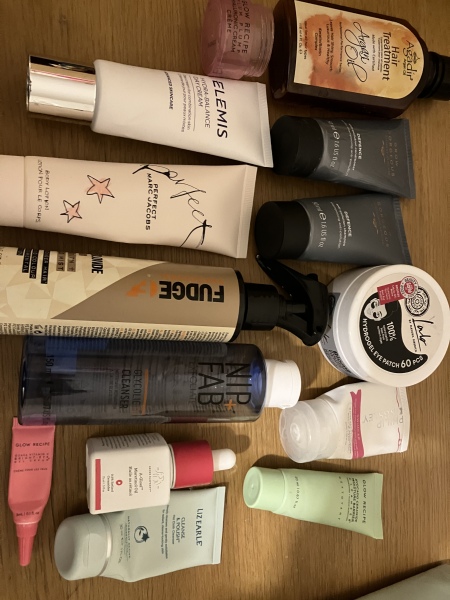 Tempted by beauty treats? Addicted to buying beauty products? Is your collection bursting with favourites? Join fellow beauty lovers in this supportive group!