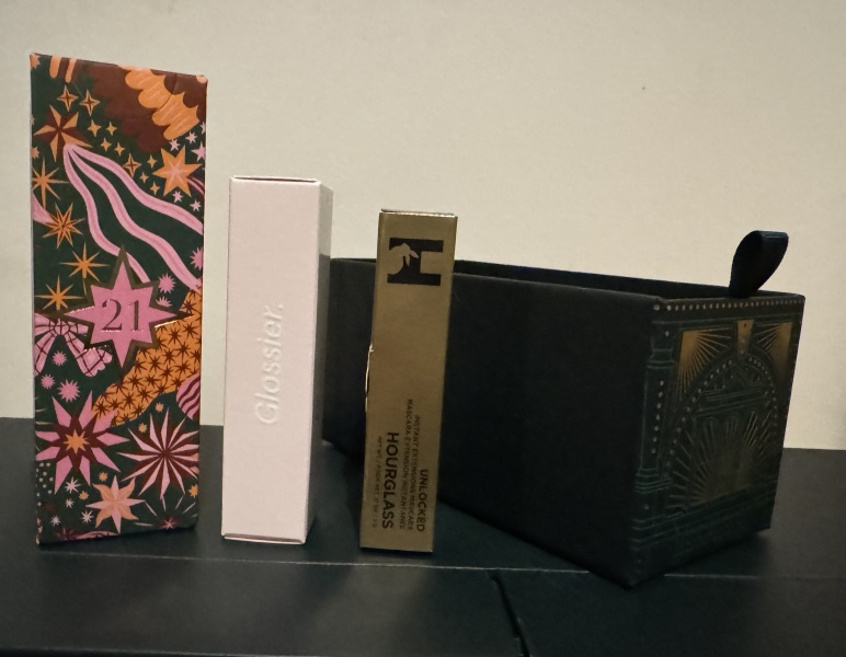 General “Waifs and Strays” Beauty Advent Calendar opening thread 2024 - Part 2.