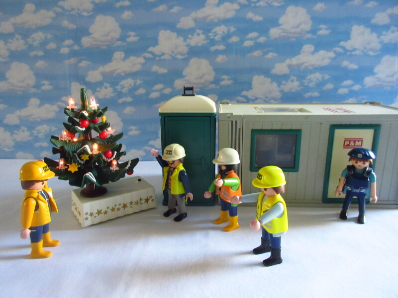 It's advent for the Playmobil people in our house...