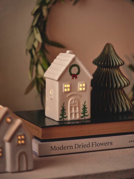 Did the UK ever succumb to the 90s US craze for Christmas villages?