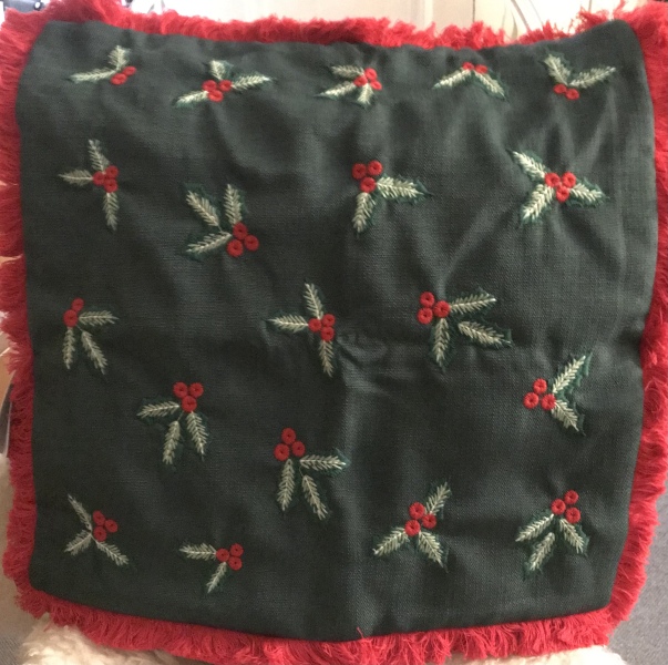 I need Christmas cushions! Inspire me, please.