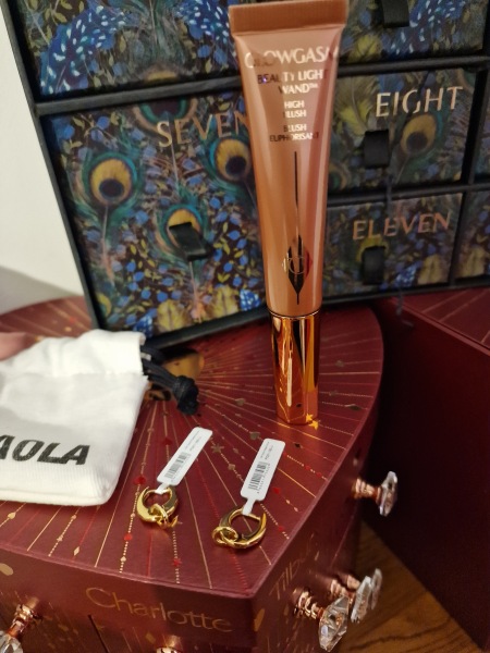 General “Waifs and Strays” Beauty Advent Calendar opening thread 2024 - Part 2.