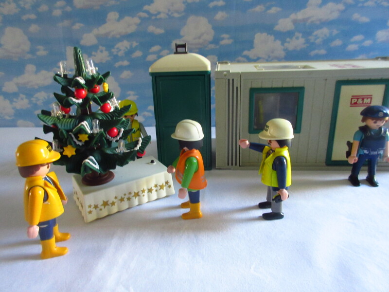 It's advent for the Playmobil people in our house...