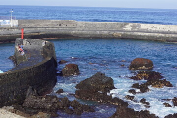 To think the canary isles are tacky?