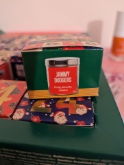 General “Waifs and Strays” Beauty Advent Calendar opening thread 2024