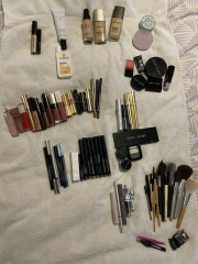 Tempted by beauty treats? Addicted to buying beauty products? Is your collection bursting with favourites? Join fellow beauty lovers in this supportive group!