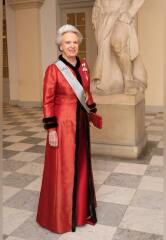 Royal Style: Welcome to the Court of the Dragon Queen!