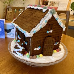 Thread 16 - TalkLair: "Well, I'm not exactly quaking in my stylish-yet-affordable boots, but there's definitely something unnatural going on here."